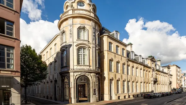 Sapphire House Antwerp, Autograph Collection photo