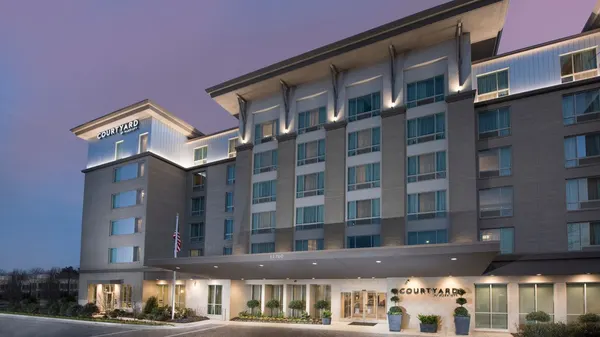 Courtyard Atlanta Alpharetta/Avalon Area image