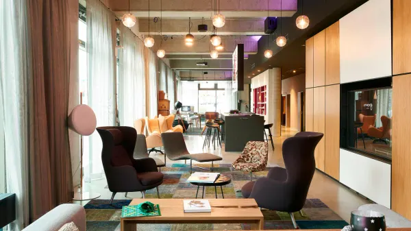 Moxy Berlin Ostbahnhof photo