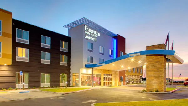 Fairfield Inn & Suites Bakersfield North/Airport image