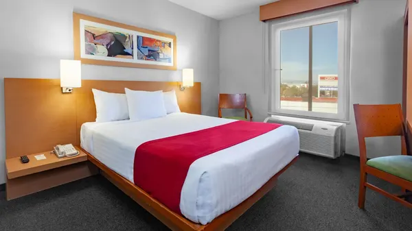 City Express by Marriott Celaya Parque photo