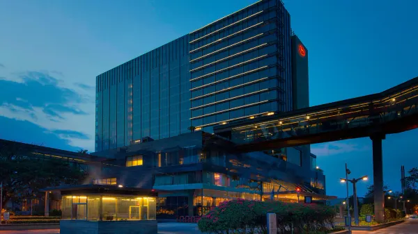 Sheraton Grand Bangalore Hotel at Brigade Gateway photo