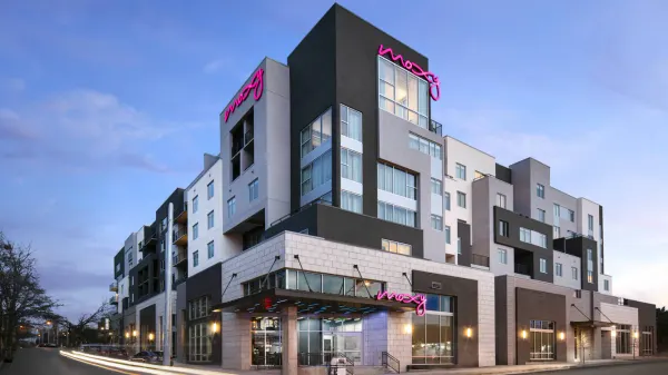 Moxy Nashville Vanderbilt Area image