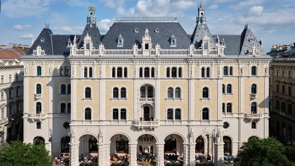 W Budapest photo