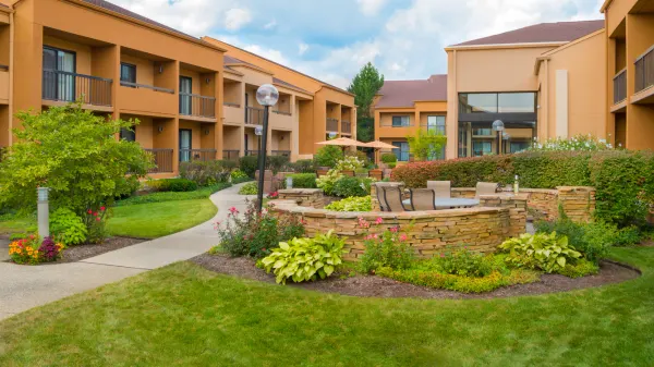 Courtyard Chicago Deerfield image
