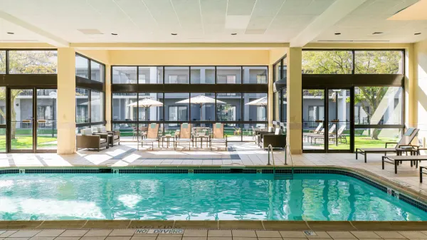 Courtyard Chicago Naperville image