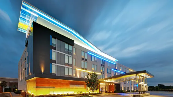 Aloft Bolingbrook image