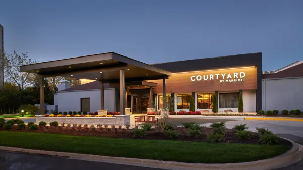 Courtyard Chicago Oakbrook Terrace image