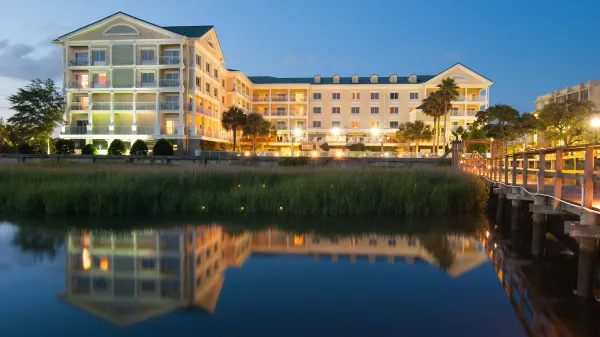 Courtyard Charleston Waterfront image