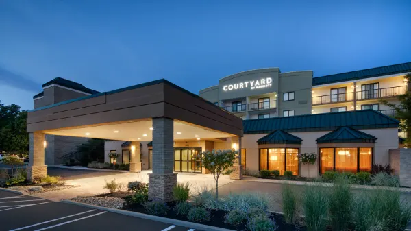 Courtyard Cleveland Beachwood photo