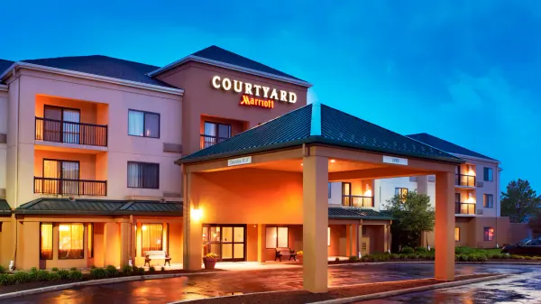 Courtyard Cleveland Airport North photo