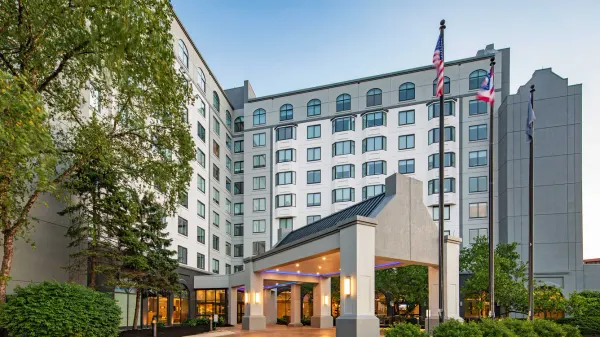 Sheraton Suites Columbus Worthington image