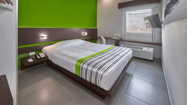 City Express Junior by Marriott Cancun image