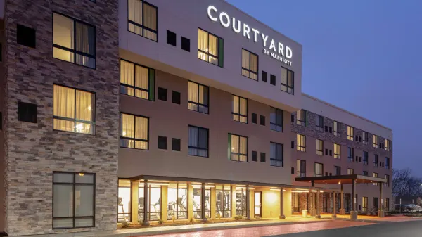 Courtyard Cincinnati Mason image