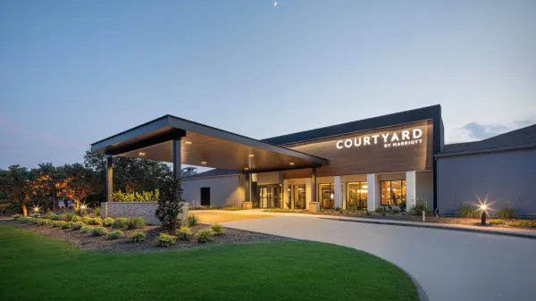 Courtyard Dallas Addison/Midway image