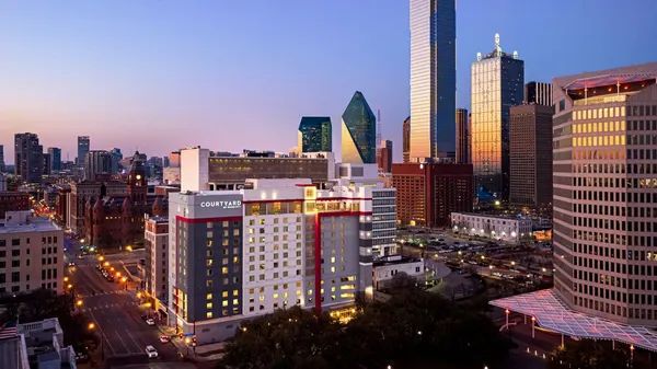 Courtyard Dallas Downtown/Reunion District image