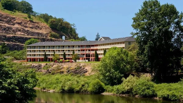 The Lodge at Roseburg photo
