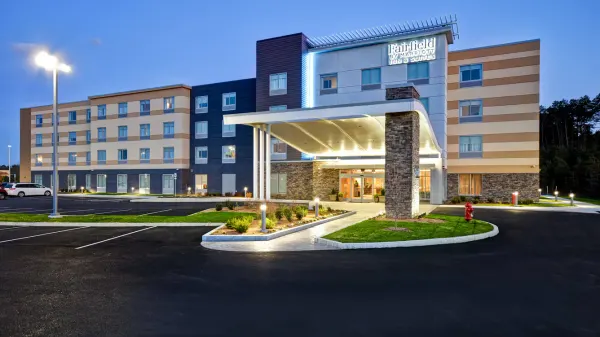 Fairfield Inn & Suites Plymouth photo