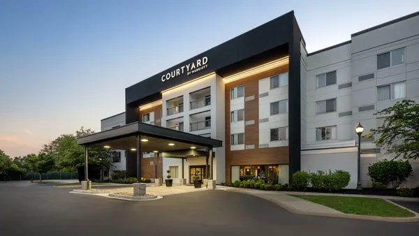 Courtyard Edison Woodbridge photo