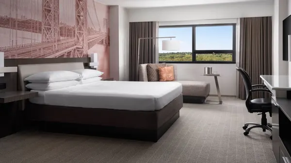 Teaneck Marriott at Glenpointe image