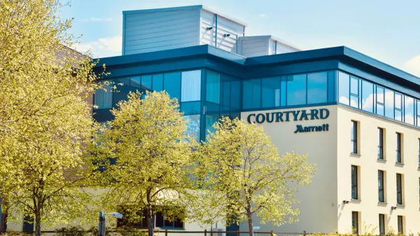Courtyard Glasgow Airport photo