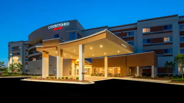 Courtyard Columbus image