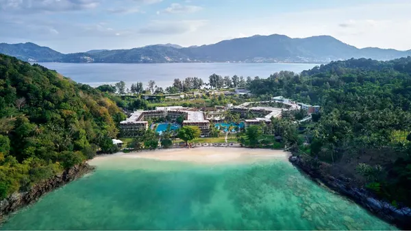 Phuket Marriott Resort & Spa, Merlin Beach