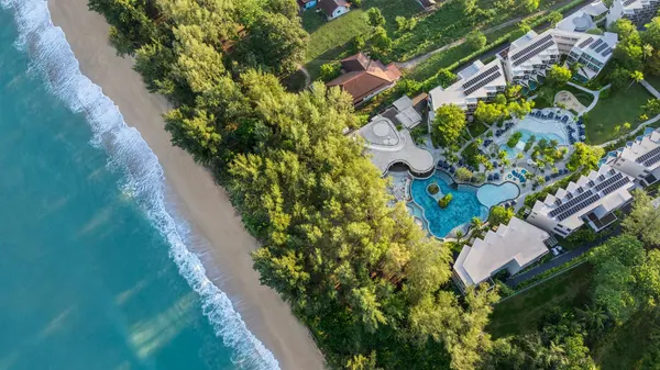 Le Méridien Phuket Mai Khao Beach Resort