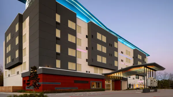 Aloft Shenandoah Woodlands Area image