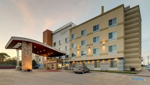 Fairfield Inn & Suites Hutchinson photo