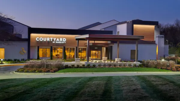 Courtyard Indianapolis Castleton image