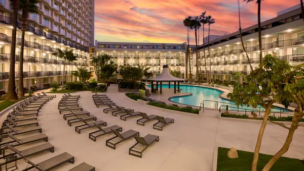 Los Angeles Airport Marriott photo