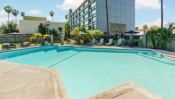 Courtyard Los Angeles Woodland Hills image