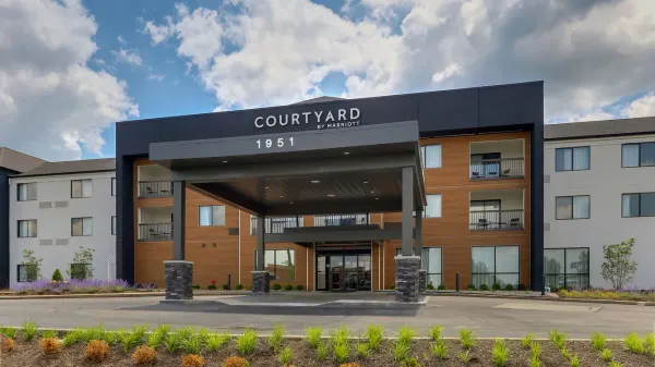 Courtyard Lexington South/Hamburg Place photo