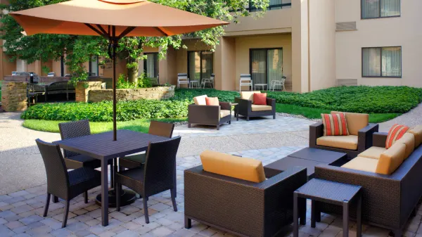 Courtyard Lexington North photo