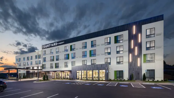Courtyard Russellville photo