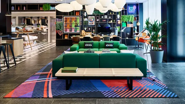 citizenM London Victoria Station image
