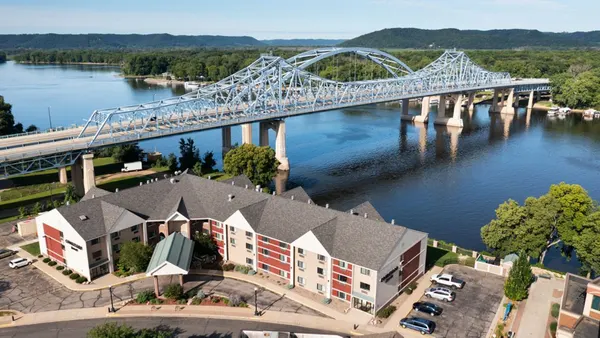 Courtyard La Crosse Downtown/Mississippi Riverfront photo