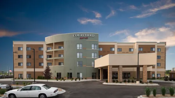 Courtyard Bay City photo