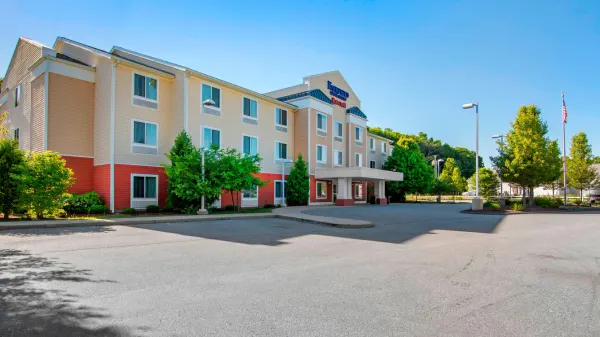 Fairfield Inn & Suites Hooksett image