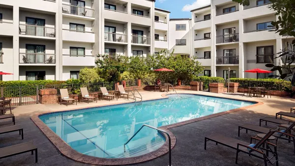 Courtyard Miami Airport West/Doral image