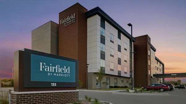 Fairfield Inn & Suites Milwaukee Brookfield image