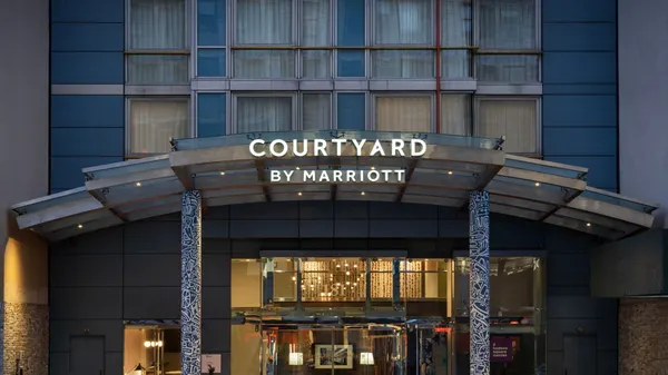 Courtyard New York Manhattan/SoHo image