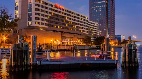 Sheraton Norfolk Waterside Hotel photo