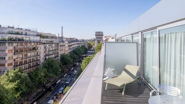 Renaissance Paris Arc de Triomphe Hotel photo