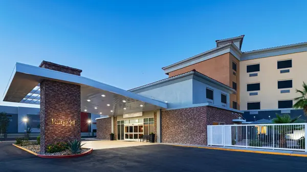 Fairfield Inn & Suites Phoenix South Mountain Area image