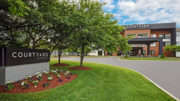 Courtyard Boston Raynham image