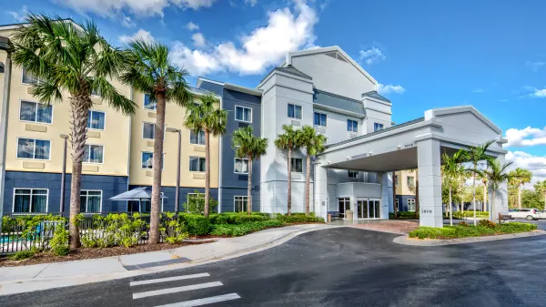 Fairfield Inn & Suites Naples image
