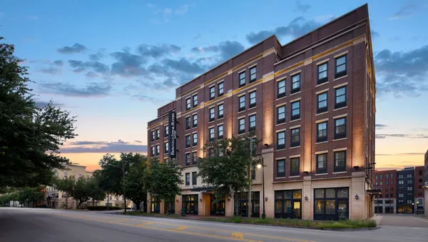 Fairfield Inn & Suites Savannah Downtown/Historic District image
