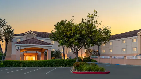 Fairfield Inn & Suites San Francisco San Carlos image